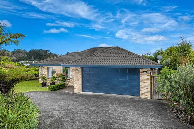 Photo of property in 8 Chadlington Avenue, Henderson, Auckland, 0612