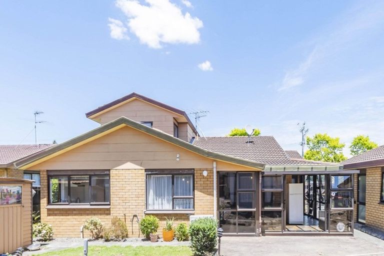 Photo of property in 2/19 South Street, Papakura, 2110