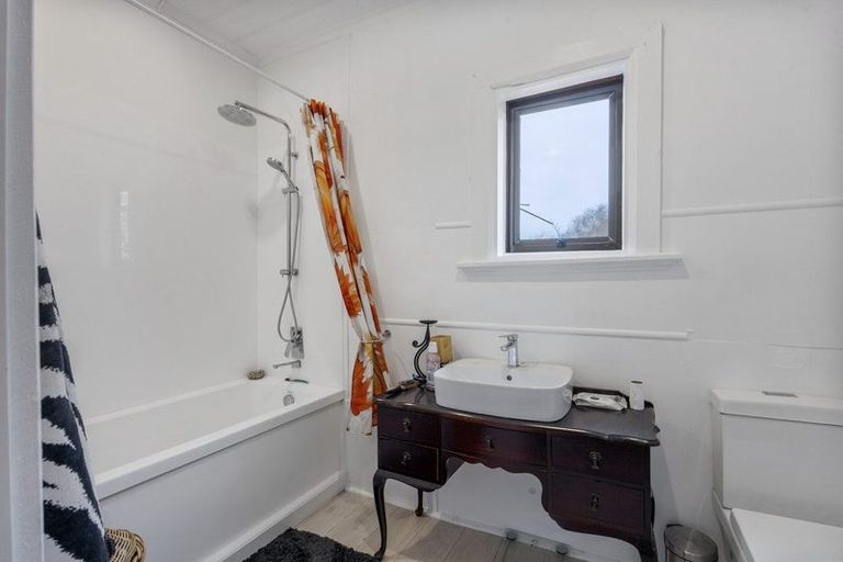 Photo of property in 96 Bridge Street, Eltham, 4322