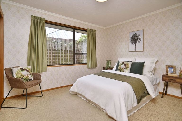 Photo of property in 154 Royal Park Drive, Parklands, Christchurch, 8083