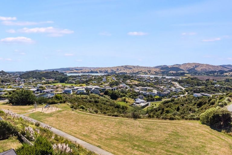 Photo of property in 13 Canary Way, Whitby, Porirua, 5024