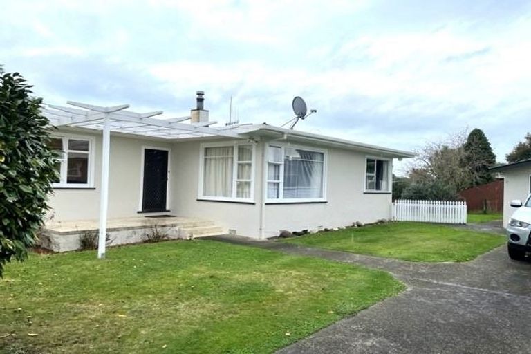 Photo of property in 24 Kent Crescent, Awapuni, Palmerston North, 4412