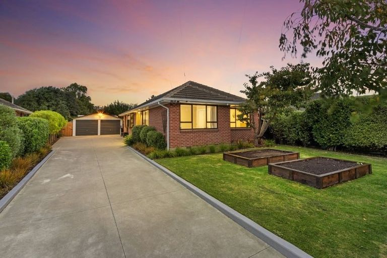 Photo of property in 17 Liverton Crescent, Bishopdale, Christchurch, 8053