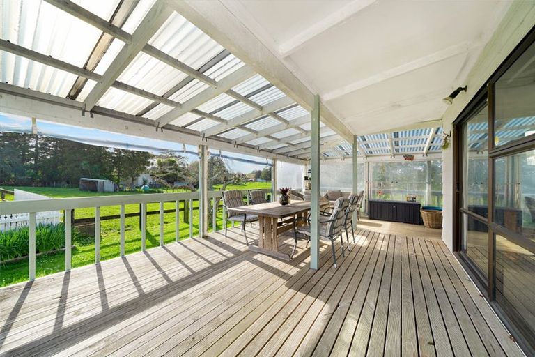 Photo of property in 182 Boord Crescent, Kumeu, 0891