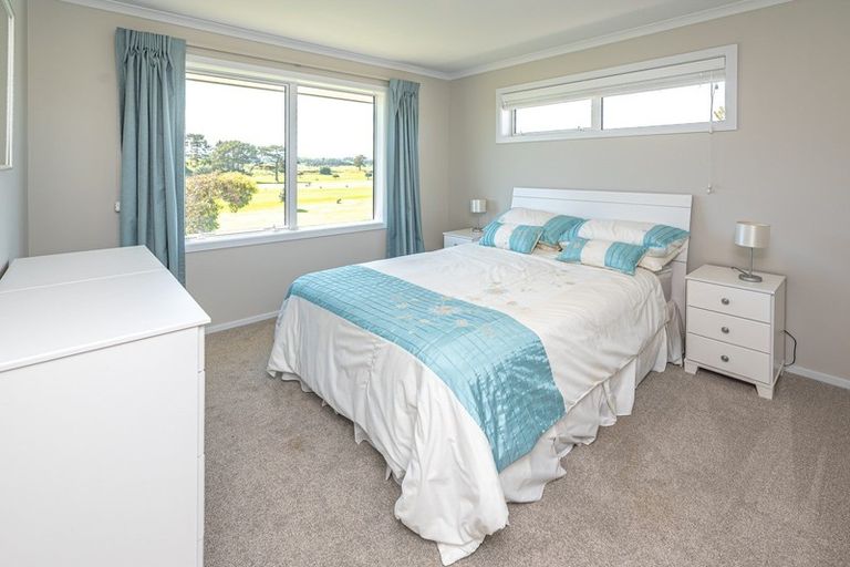 Photo of property in 37 Golf Vue Place, Castlecliff, Whanganui, 4501