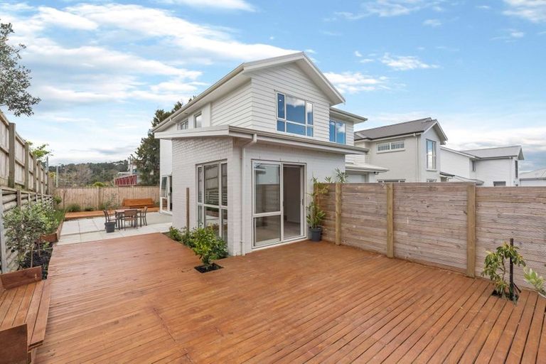 Photo of property in 24 William Wallbank Crescent, Swanson, Auckland, 0614