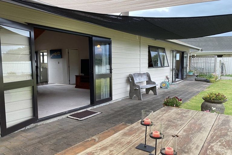 Photo of property in 152 Mayfair Avenue, Whangamata, 3620