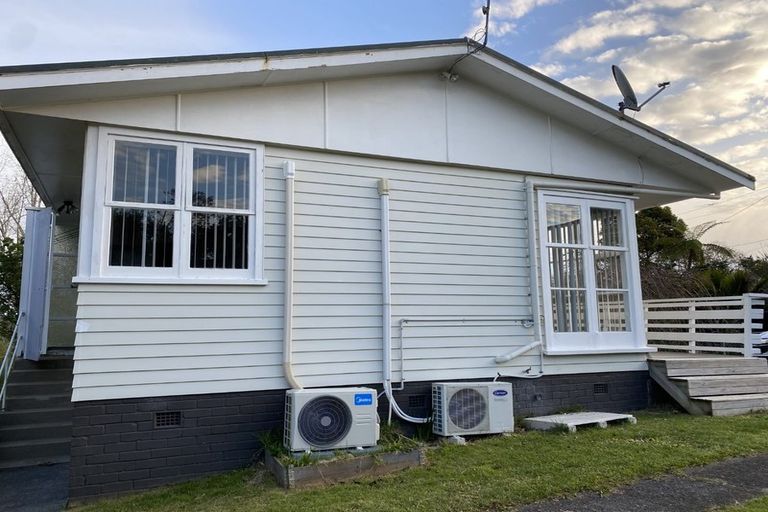 Photo of property in 25 Hutchinsons Road, Bucklands Beach, Auckland, 2014