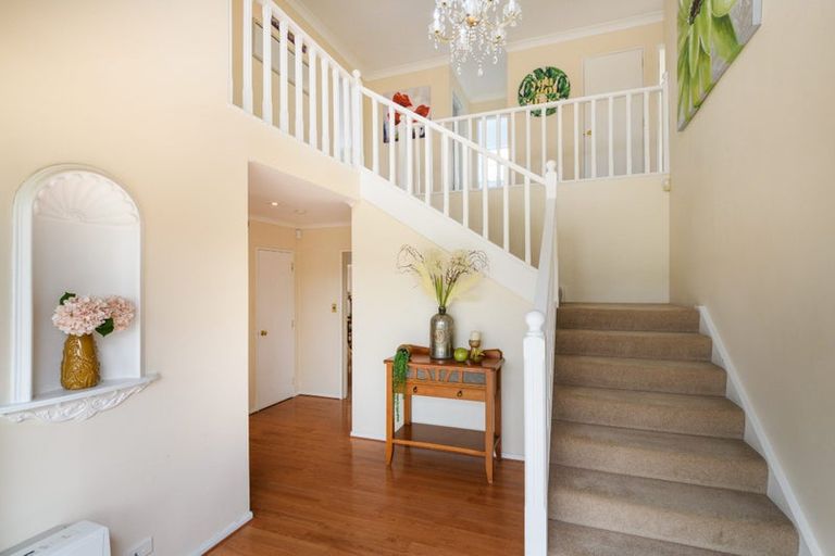 Photo of property in 2 Rosebank Avenue, Kelvin Grove, Palmerston North, 4414