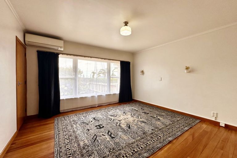 Photo of property in 19 Fairlea Road, Te Atatu South, Auckland, 0610