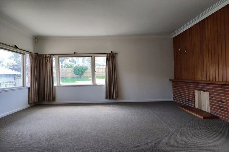 Photo of property in 42 Archibald Road, Kelston, Auckland, 0602