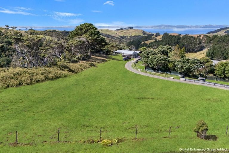 Photo of property in 2856 South Head Road, South Head, Helensville, 0874