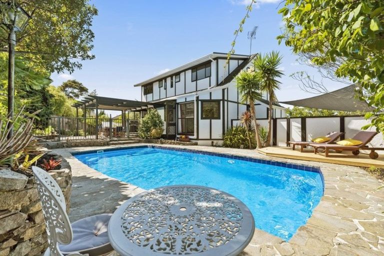 Photo of property in 201 Chelsea View Drive, Chatswood, Auckland, 0626