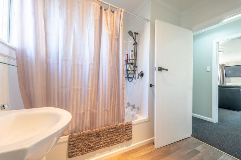 Photo of property in 14 Bathgates Road, Waimate, 7980