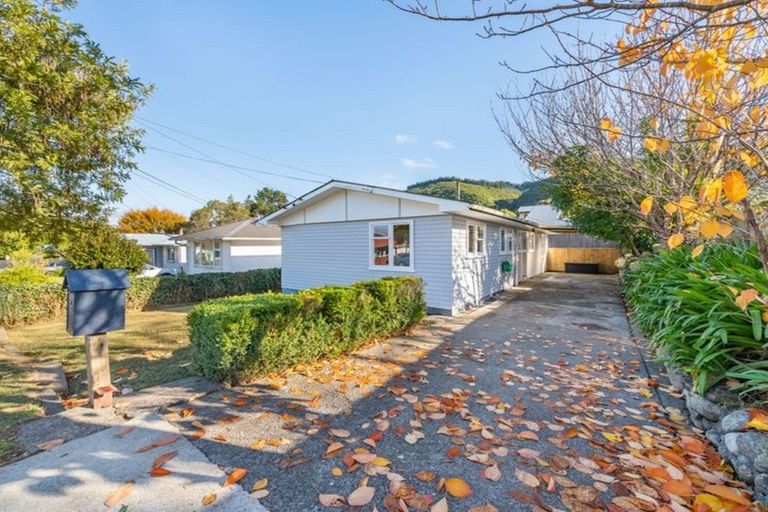 Photo of property in 4 Waimarama Grove, Birchville, Upper Hutt, 5018