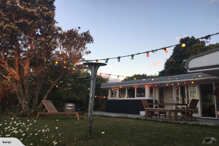 Photo of property in 115 Piha Road, Piha, New Lynn, 0772