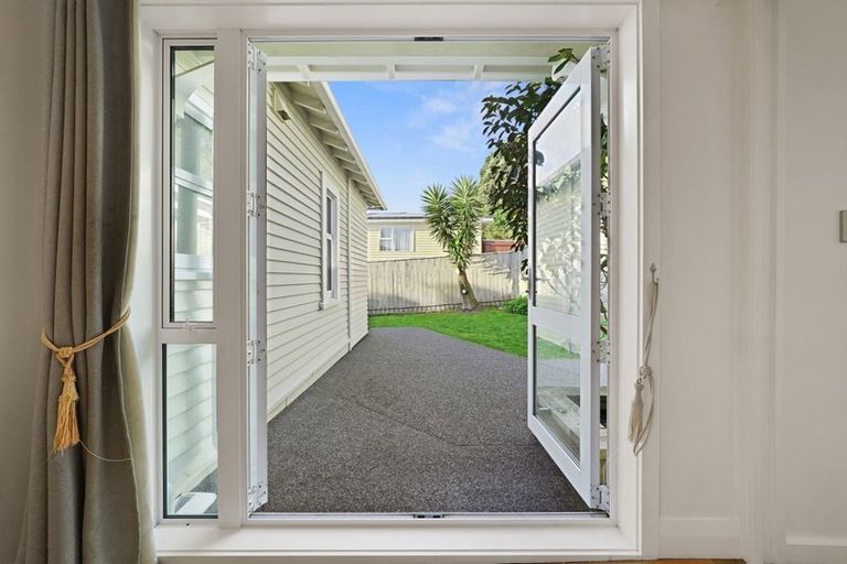 Photo of property in 70 Para Street, Miramar, Wellington, 6022