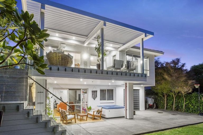 Photo of property in 9 Sandown Road, Rothesay Bay, Auckland, 0630