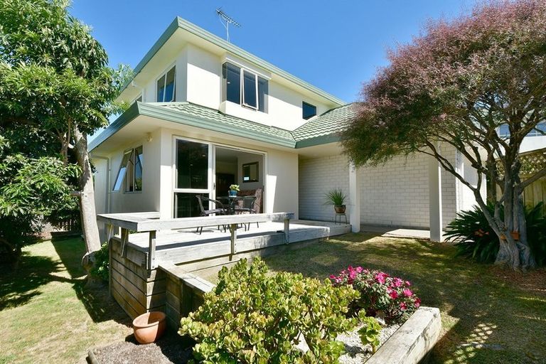 Photo of property in 2/25 Little Barrier Avenue, Manly, Whangaparaoa, 0930