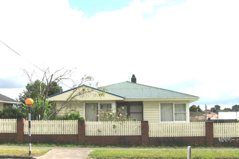 Photo of property in 73 Titirangi Road, New Lynn, Auckland, 0600