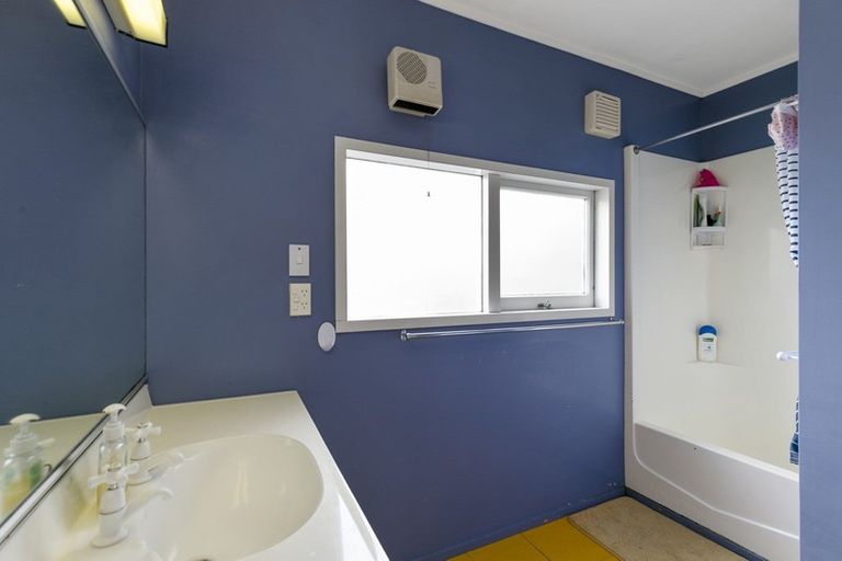 Photo of property in 9 Goddard Grove, Churton Park, Wellington, 6037