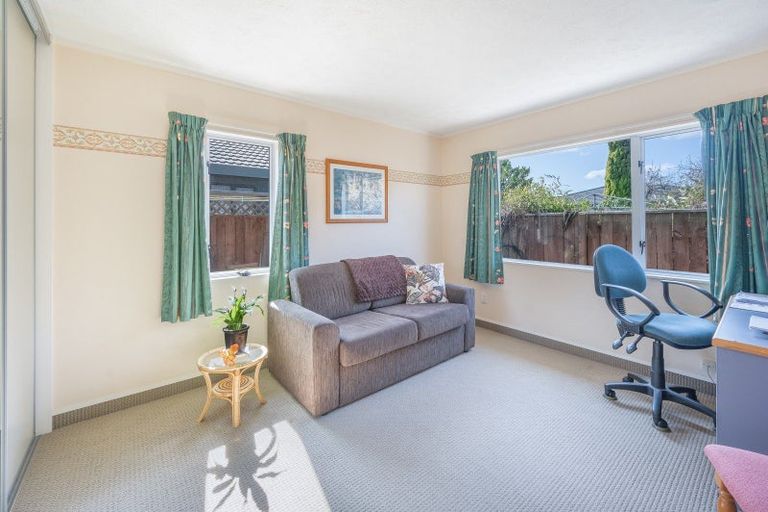 Photo of property in 36 Hyatt Grove, Greenmeadows, Napier, 4112