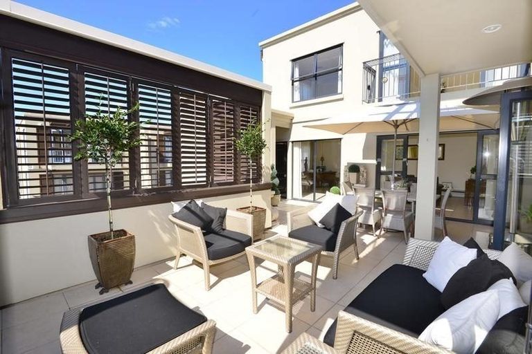 Photo of property in 17 Awaroa Road, Sunnyvale, Auckland, 0612