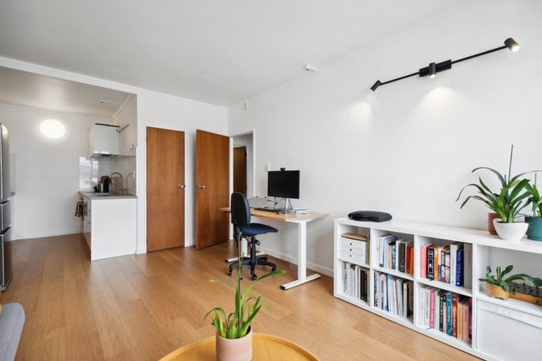 Photo of property in 70 Hobson Street, Thorndon, Wellington, 6011