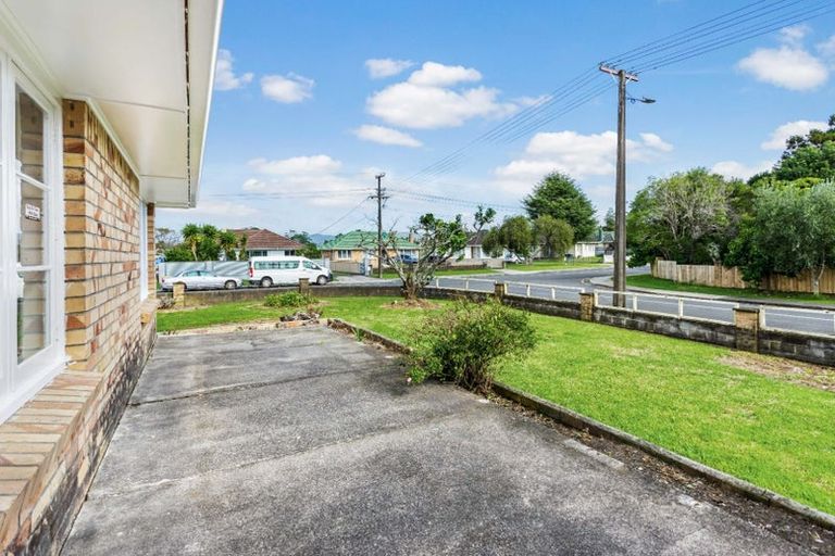 Photo of property in 16 Serjeant Street, Henderson, Auckland, 0612