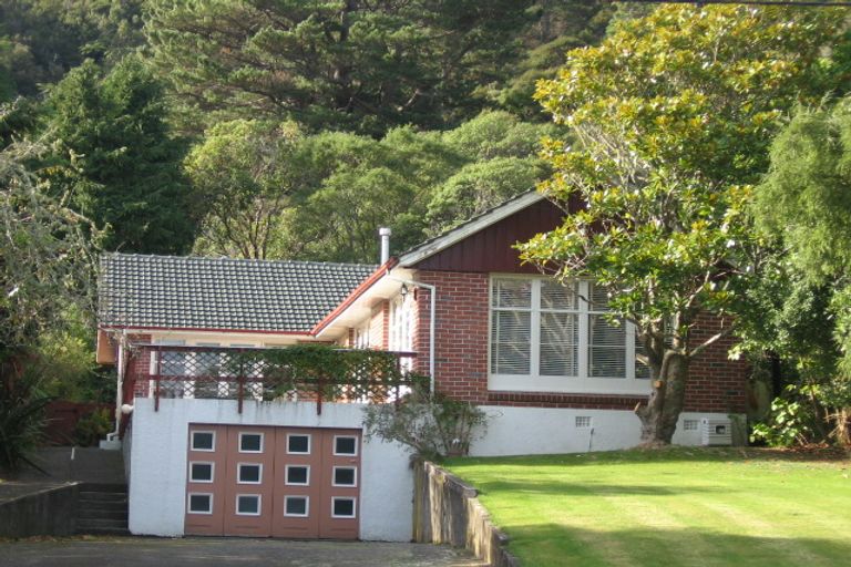 Photo of property in 99 Manuka Street, Stokes Valley, Lower Hutt, 5019