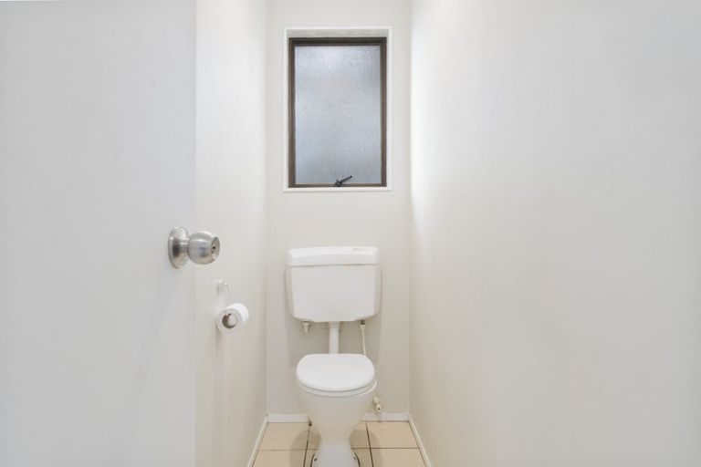 Photo of property in 12 Halloran Place, Massey, Auckland, 0614