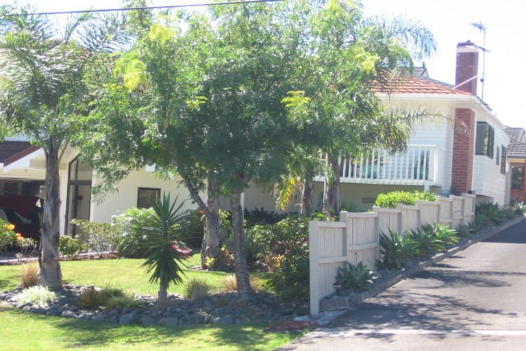 Photo of property in 2/14 Tobruk Crescent, Milford, Auckland, 0620
