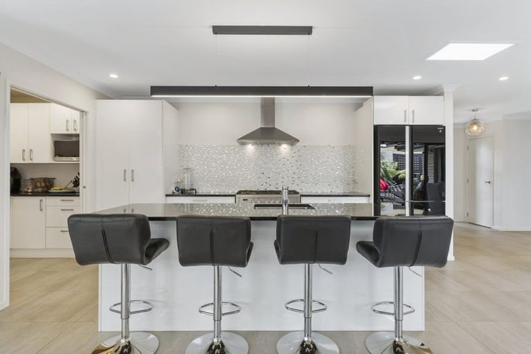 Photo of property in 17 Wautaiti Drive, Riverhead, 0820