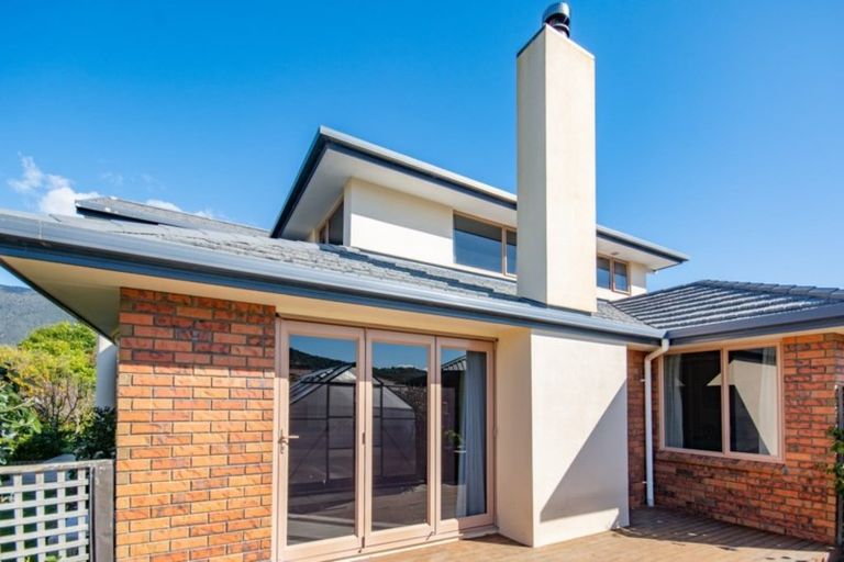 Photo of property in 14 Ranui Street, Waikawa, Picton, 7220