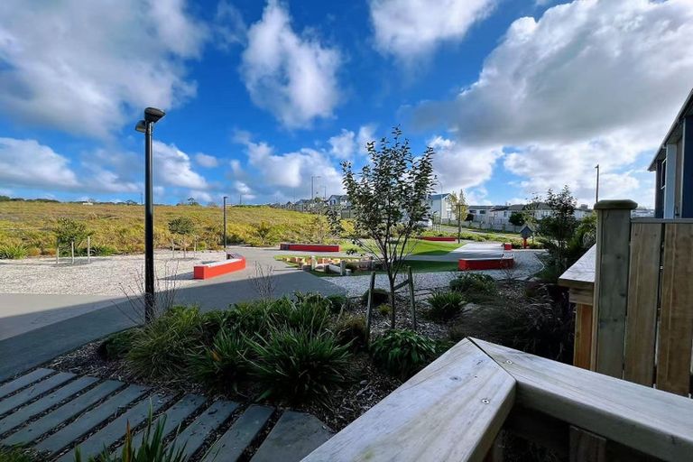 Photo of property in 9 Heketara Way, Massey, Auckland, 0614