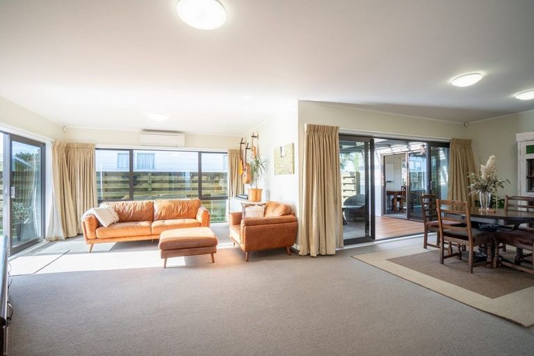 Photo of property in 15 Raglan Avenue, Cloverlea, Palmerston North, 4412