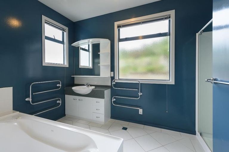 Photo of property in 12 Signallers Grove, Strathmore Park, Wellington, 6022