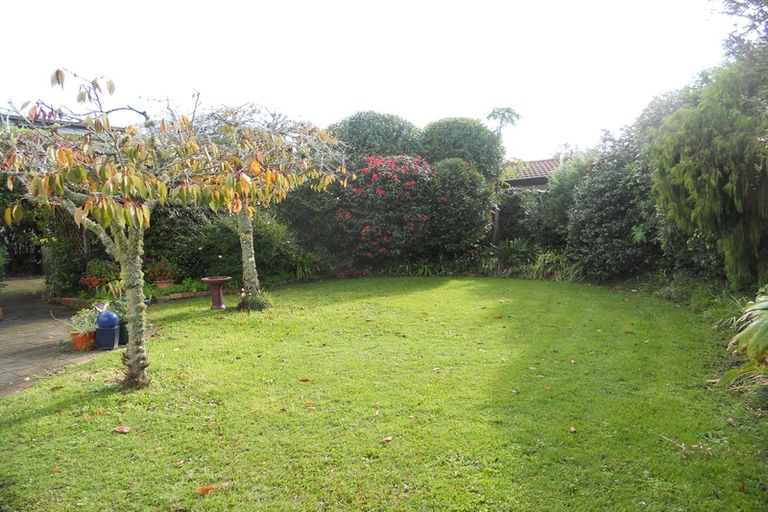 Photo of property in 17 Hanlon Crescent, Narrow Neck, Auckland, 0624