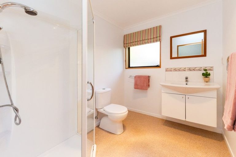 Photo of property in 4 Dresdan Court, Hokowhitu, Palmerston North, 4410