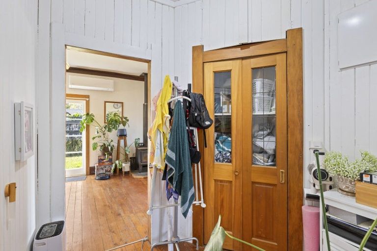 Photo of property in 15 Ngahere Street, Inglewood, 4330