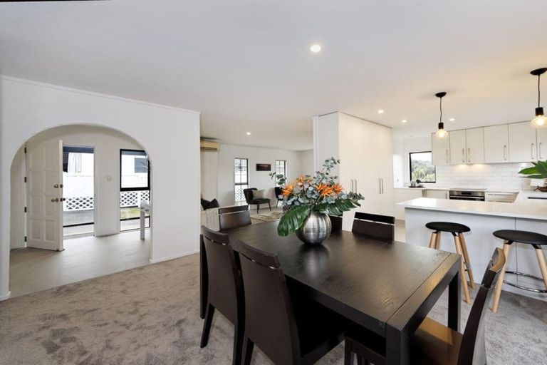 Photo of property in 2/7 Te Atatu Road, Te Atatu South, Auckland, 0610