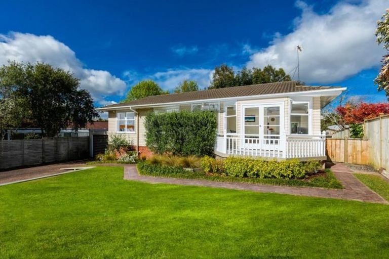 Photo of property in 52 Normanton Street, Glenfield, Auckland, 0629