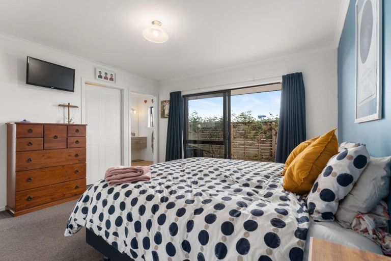 Photo of property in 12 Molesworth Street, Carterton, 5713