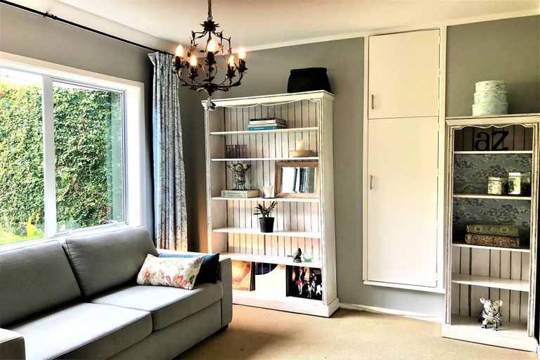 Photo of property in 22 Melandra Road, Stanmore Bay, Whangaparaoa, 0932