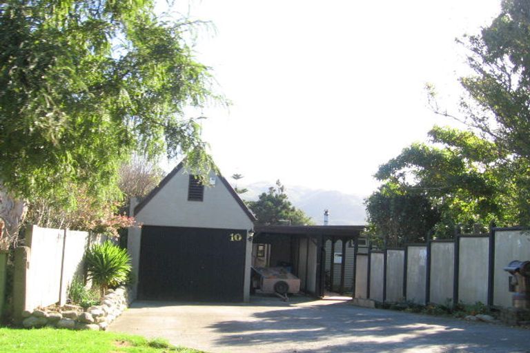 Photo of property in 10 Mahoe Street, Tawa, Wellington, 5028