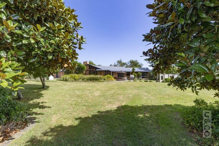 Photo of property in 1226 State Highway 16, Waimauku, 0883