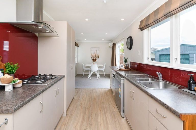 Photo of property in 5 Acacia Street, Kelvin Grove, Palmerston North, 4414