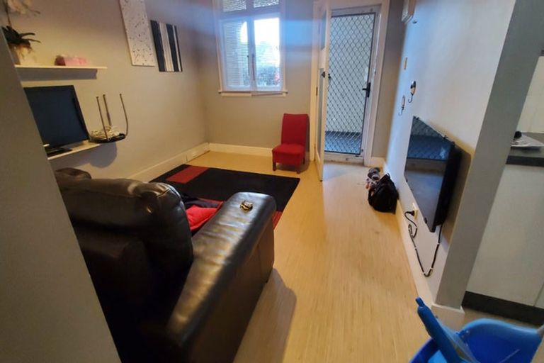 Photo of property in Devonport Apartments, 23/127 Saint Aubyn Street, New Plymouth, 4310