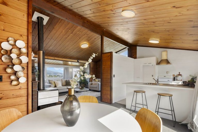 Photo of property in 5 Arahanga Grove, Maupuia, Wellington, 6022