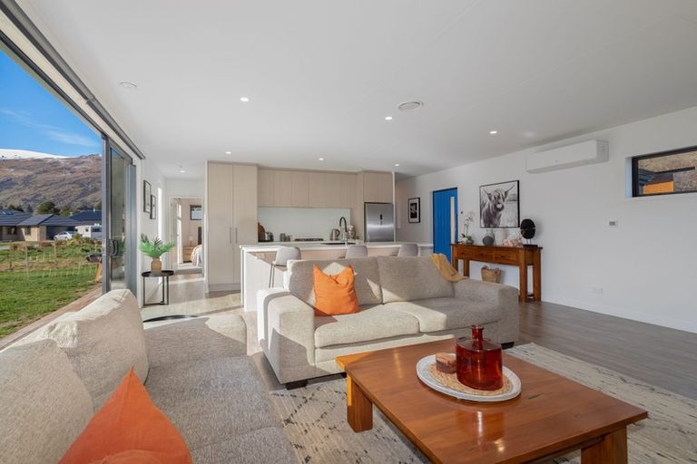 Photo of property in 11 Lakefield Close, Kingston, Athol, 9793